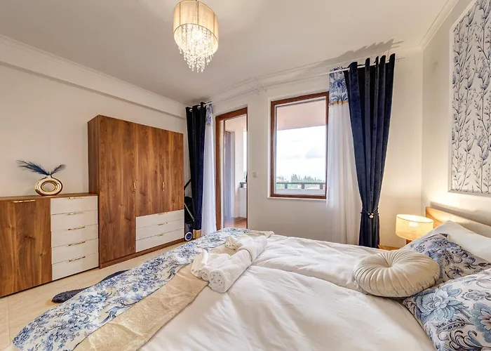 Slope Getaway At Grand Monastery *